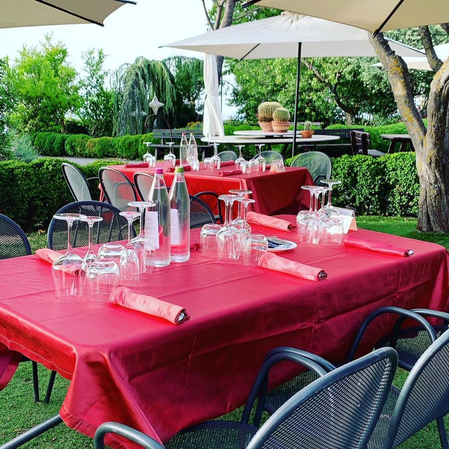 Hotel Tetto Delle Marche - Ristorante Dei Conti Чинголи Экстерьер фото