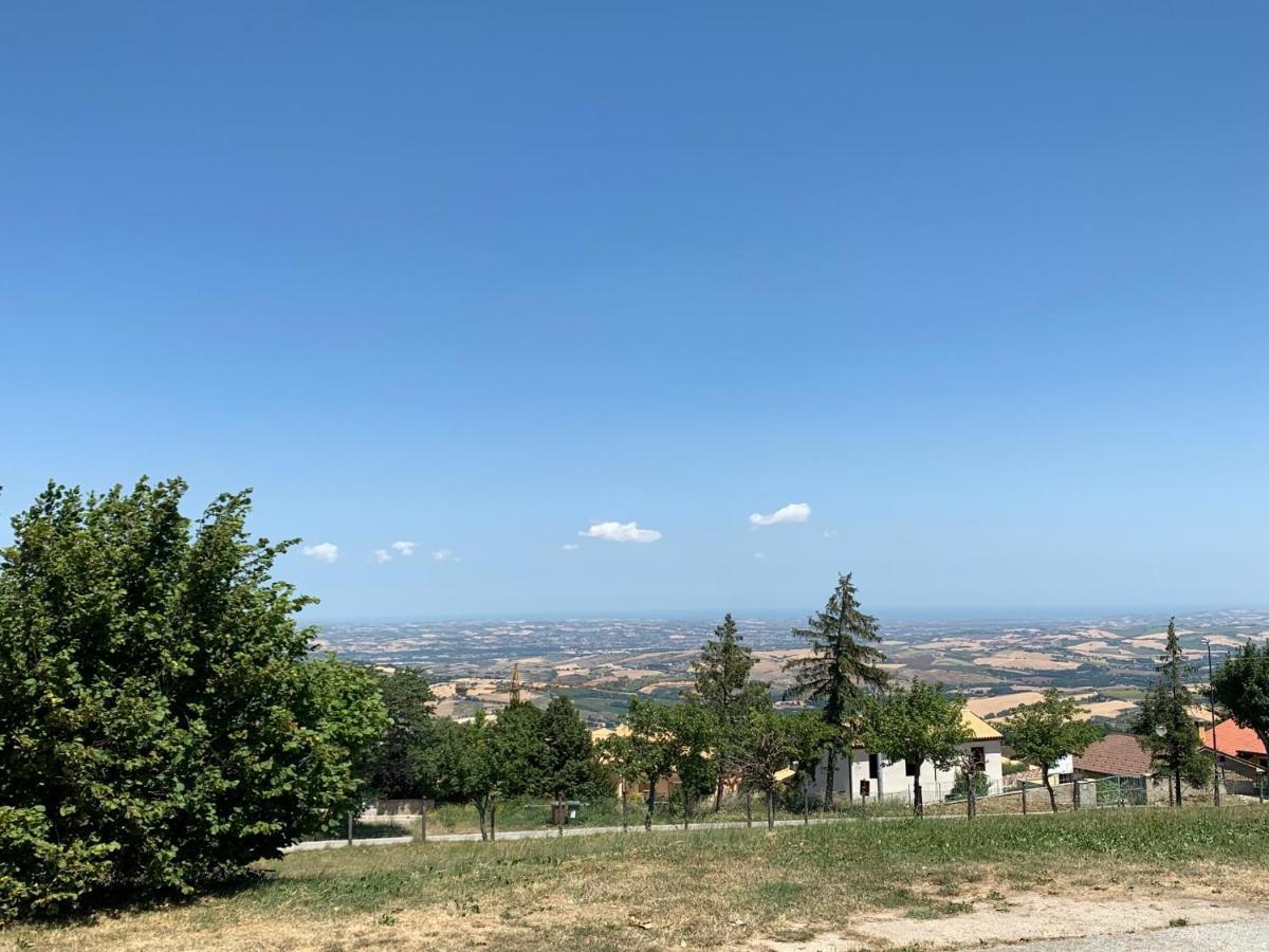 Hotel Tetto Delle Marche - Ristorante Dei Conti Чинголи Экстерьер фото