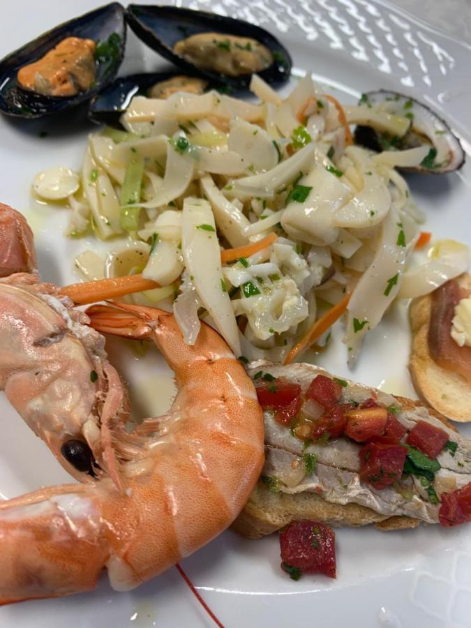 Hotel Tetto Delle Marche - Ristorante Dei Conti Чинголи Экстерьер фото