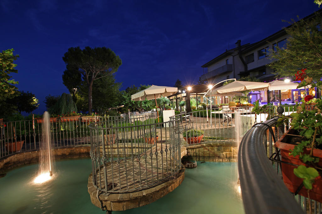 Hotel Tetto Delle Marche - Ristorante Dei Conti Чинголи Экстерьер фото